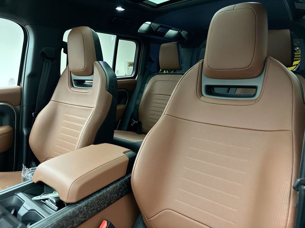 New 2026 Petra Copper Land Rover OCTA image 22