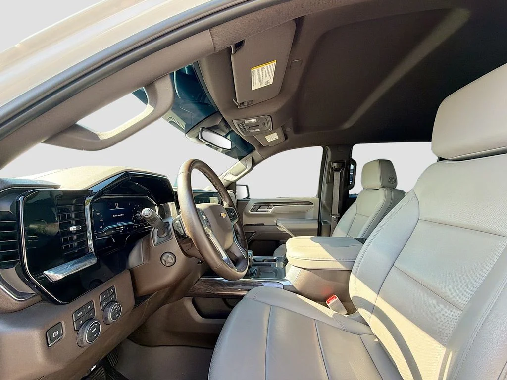 Used 2025 White Chevrolet LTZ image 22