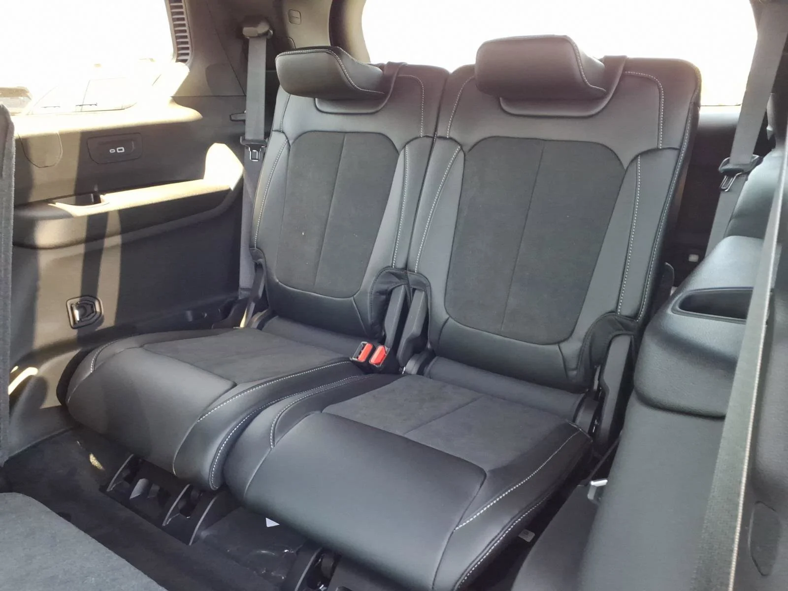 New 2026 Baltic Gray Metallic Clear-Coat Exterior Paint Jeep Laredo image 17