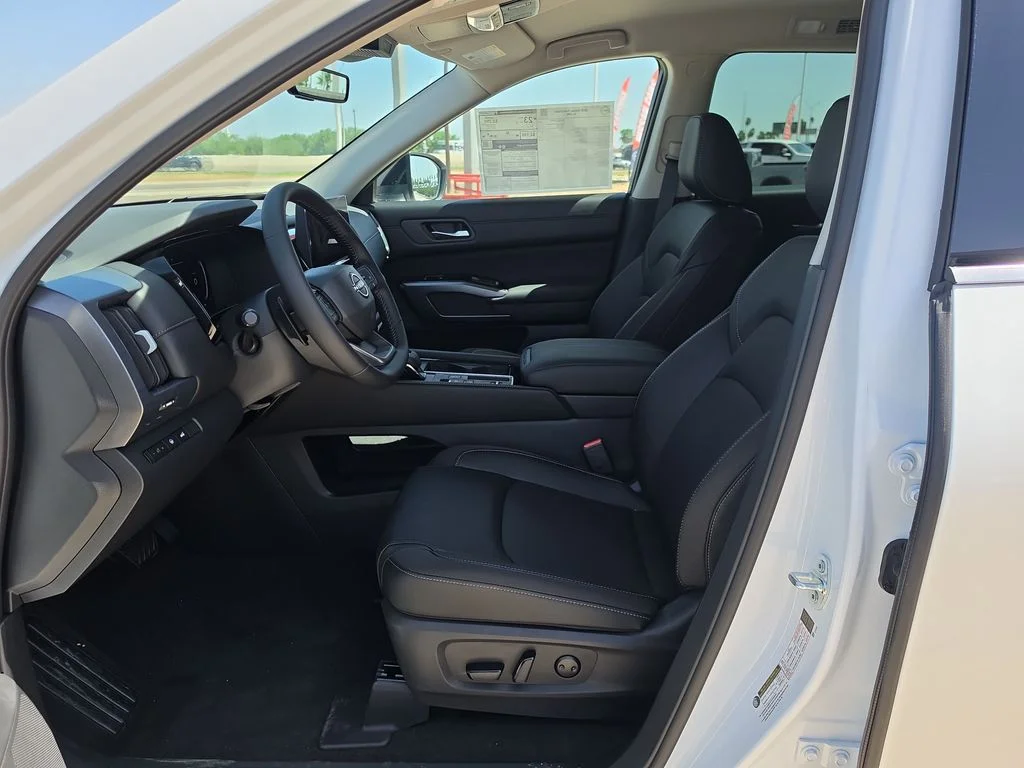 New 2026 Everest White Pearl TriCoat Nissan SL image 25