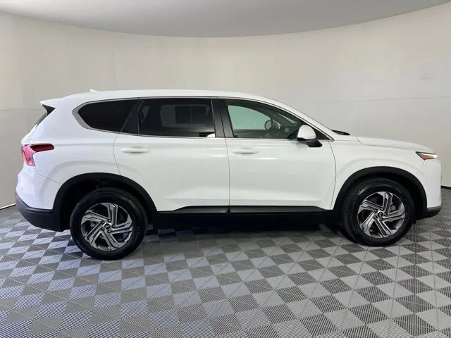 Used 2023 White Hyundai SE image 8