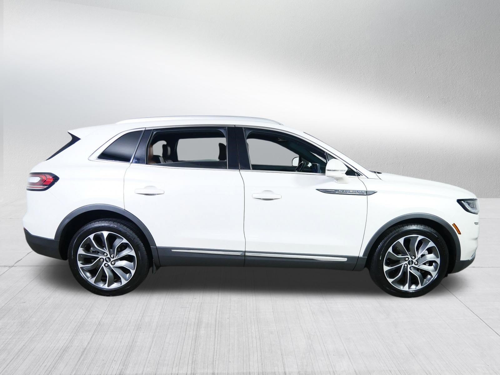 Used 2022 Ceramic Pearl Metallic Tinted Clearcoat Lincoln Reserve image 8