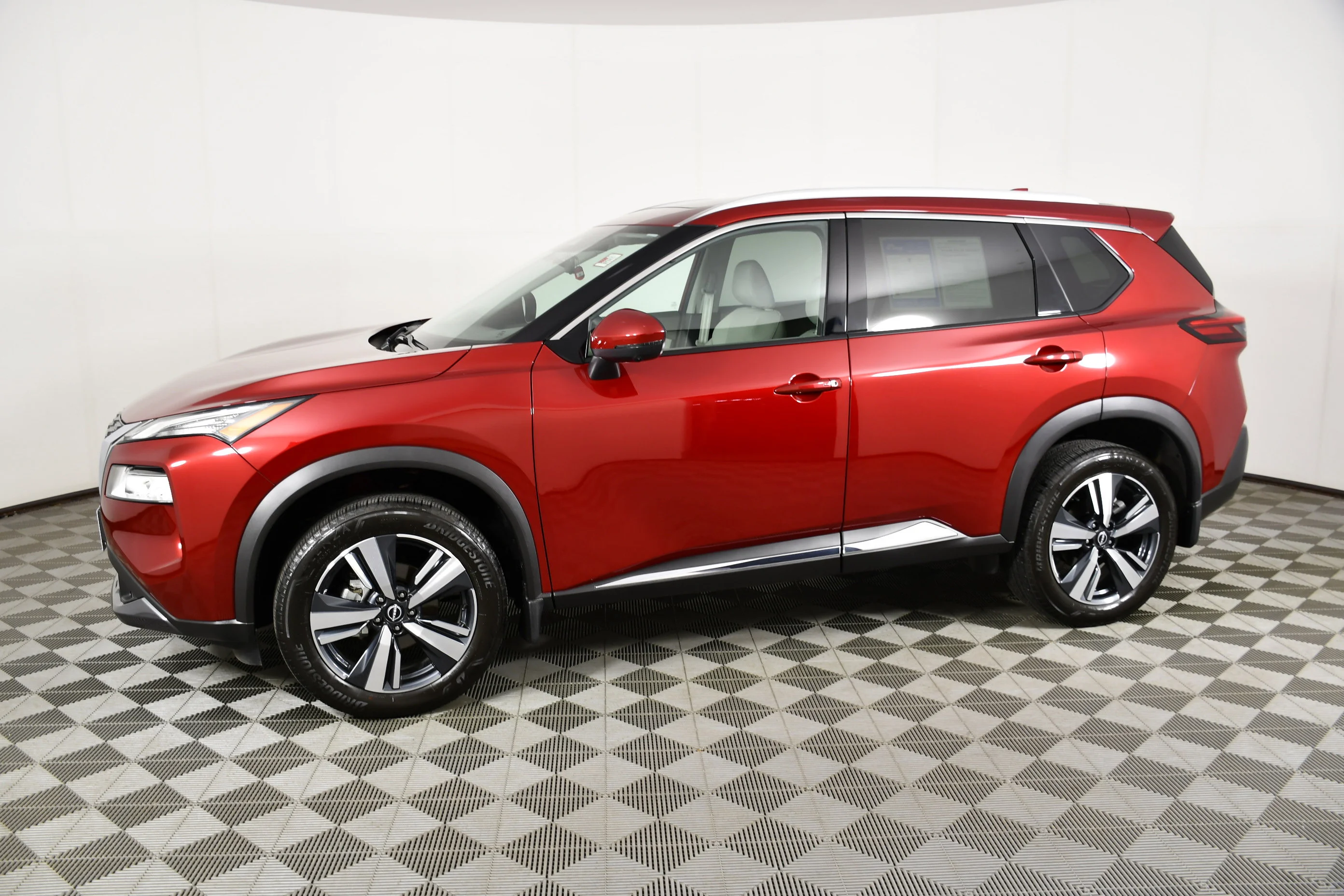 Used 2023 Scarlet Ember Tintcoat Nissan SL image 9