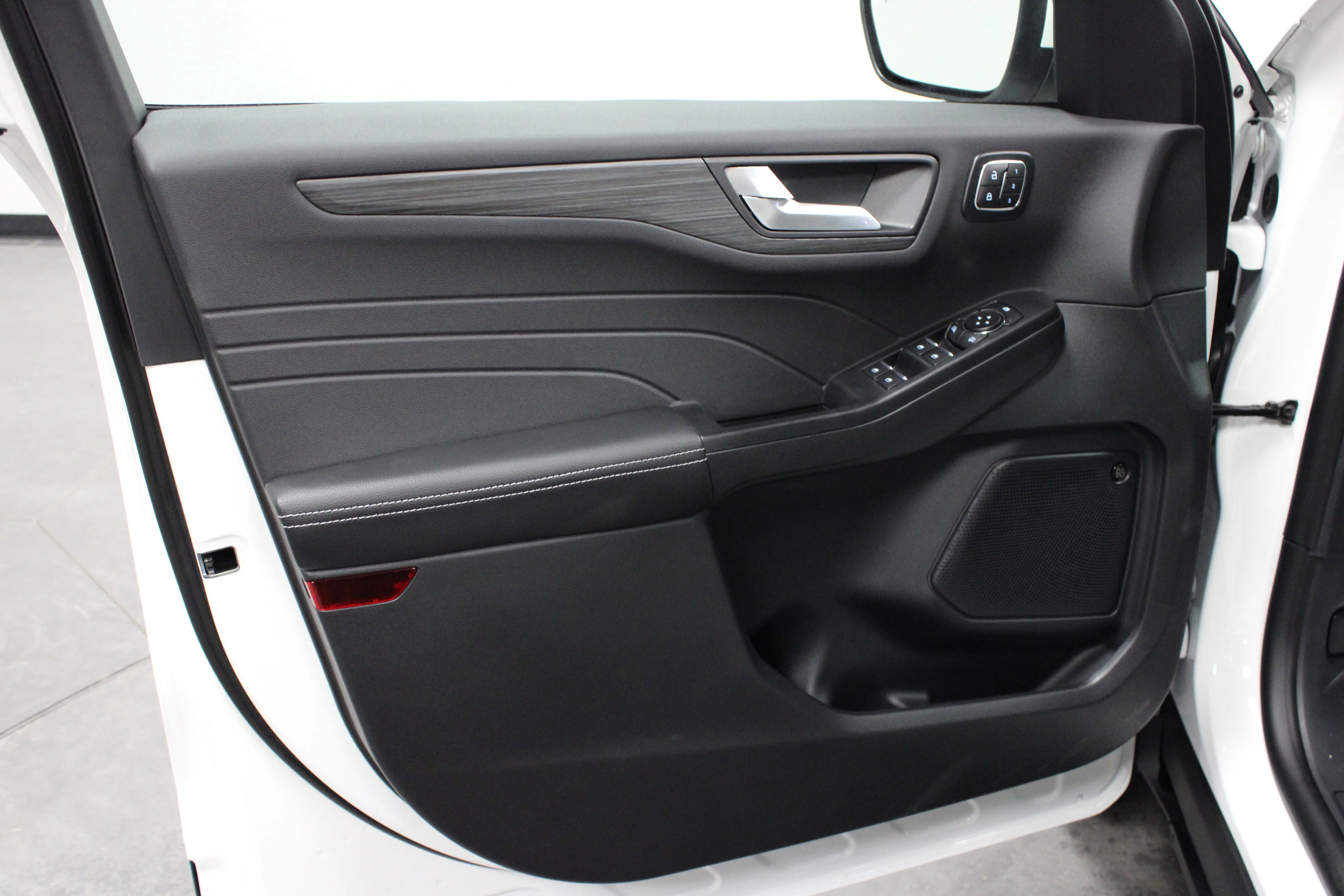 Used 2025 Star White Metallic Tri-Coat Ford PHEV image 11