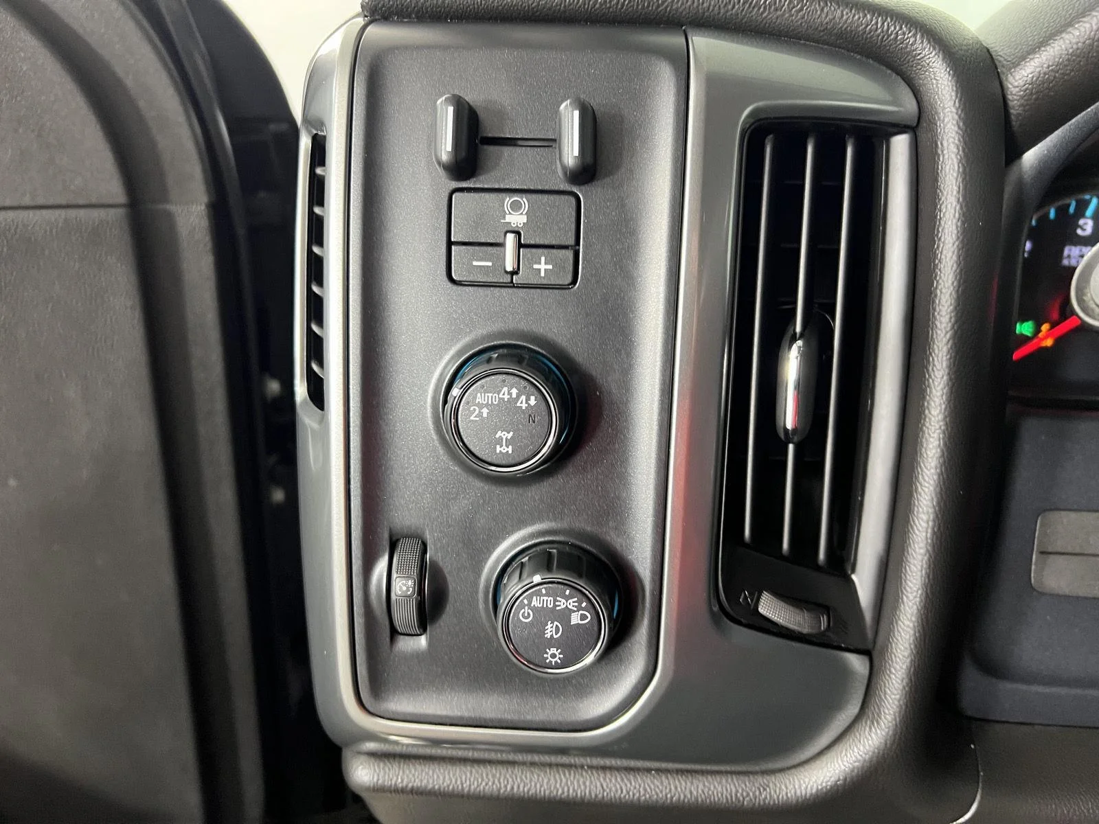 Used 2017 BLACK Chevrolet LT image 11