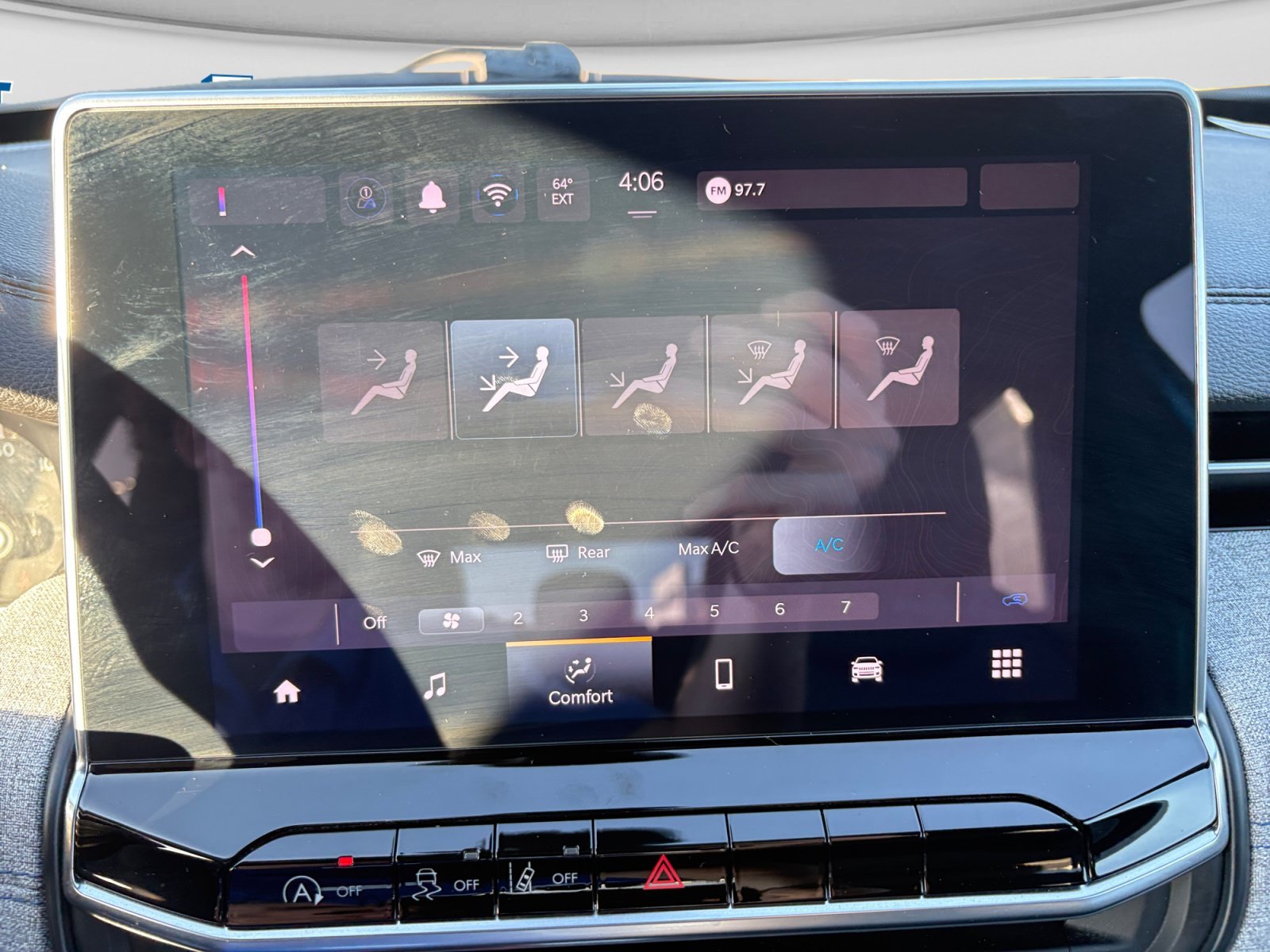 Used 2024 Hydro Blue Pearlcoat Jeep Latitude image 17