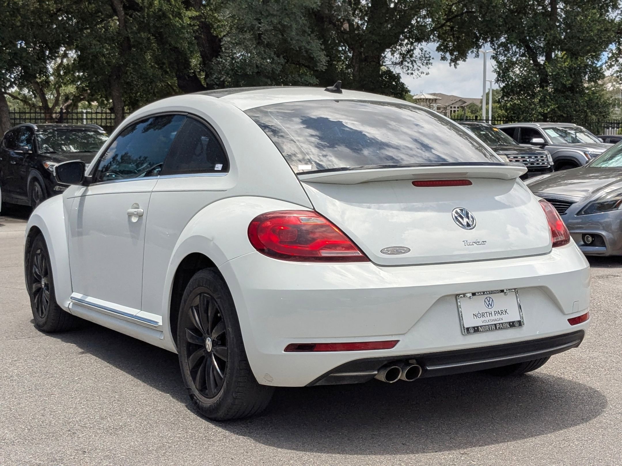 Used 2019 Pure White Volkswagen SE image 5