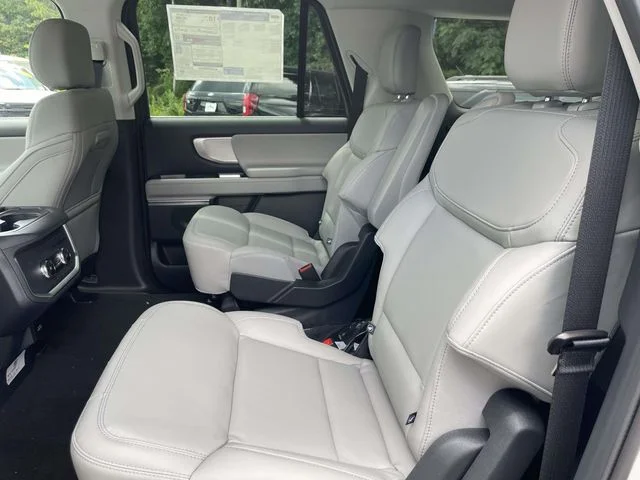 New 2027 Star White Metallic Tri-Coat Ford MAX Active image 10