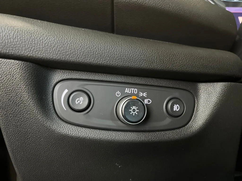 Used 2019 White Buick Avenir image 14