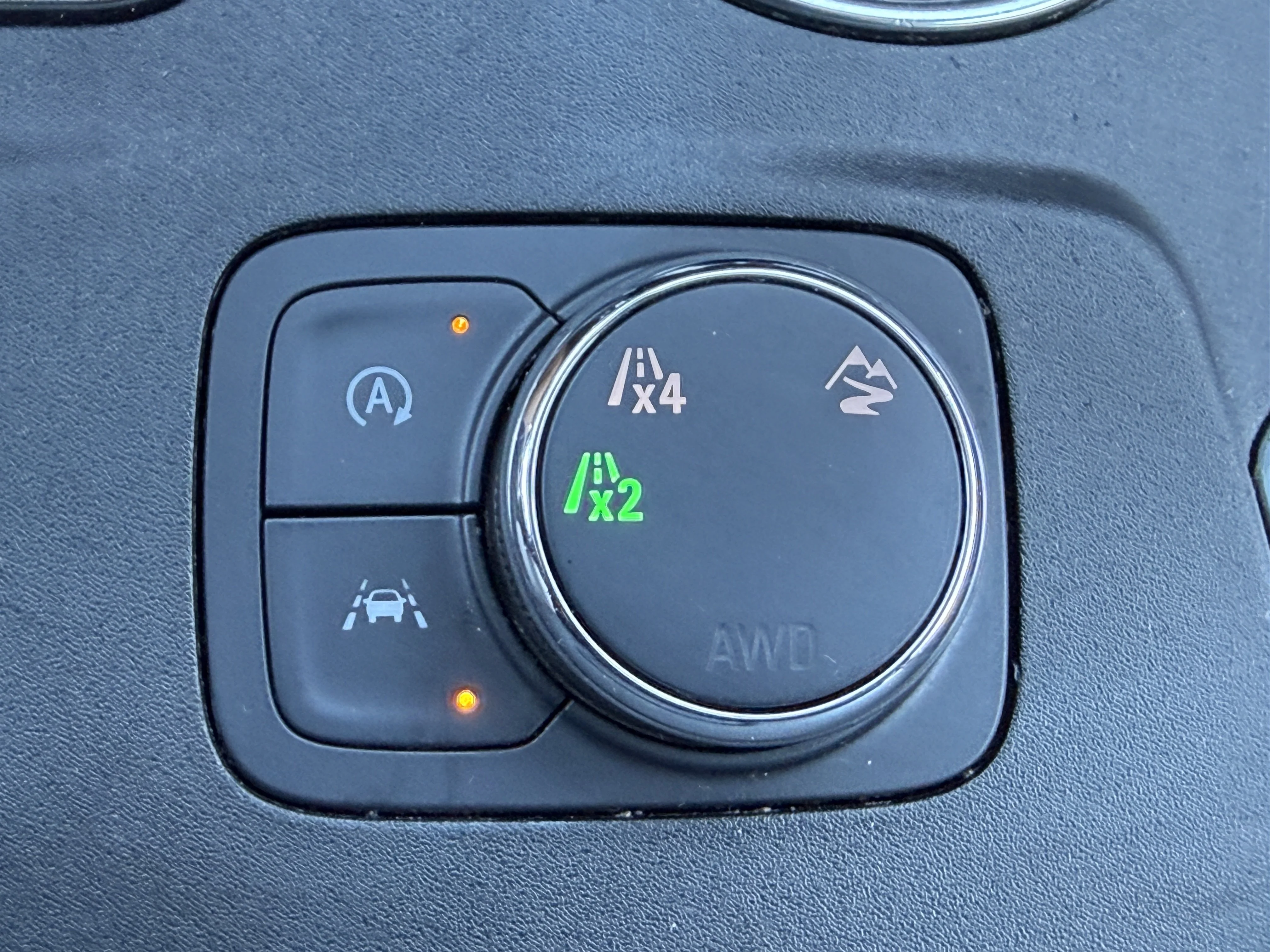 Used 2023 Summit White Chevrolet LT Cloth image 33