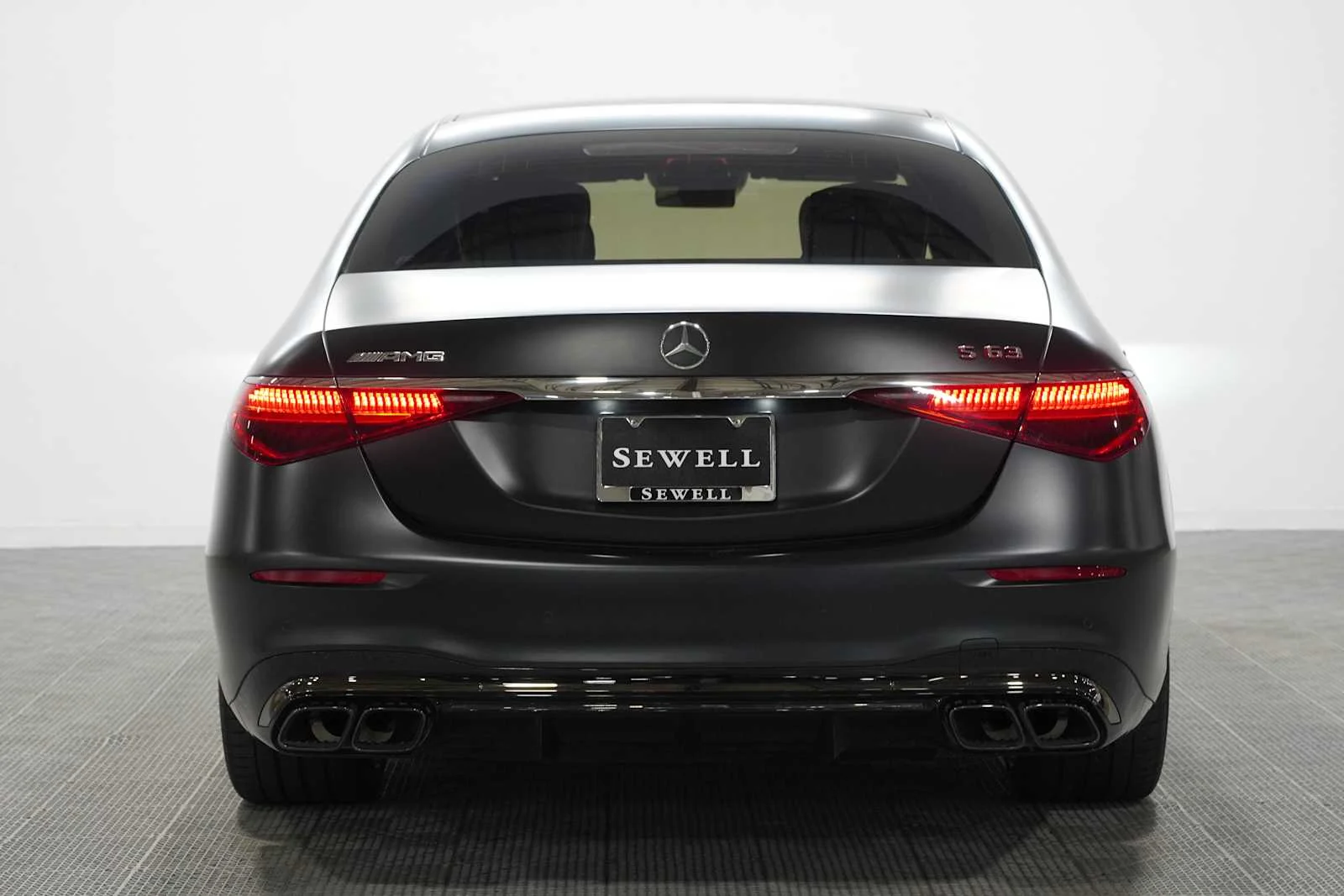 Used 2024 MANUFAKTUR Signature Night Black Magno Mercedes-Benz AMG® S 63 E image 5