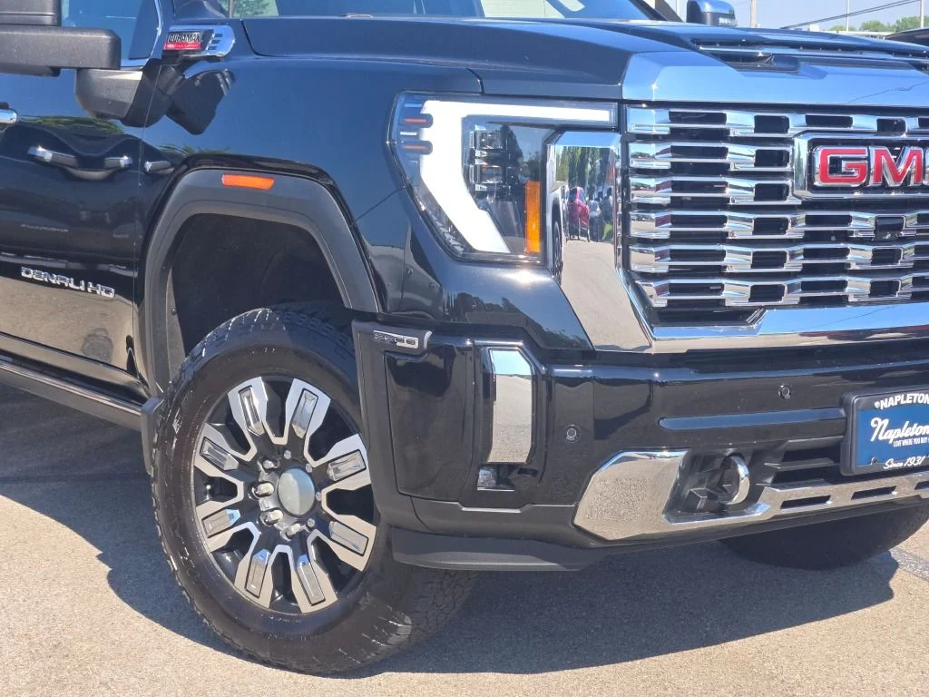 Used 2024 Black GMC Denali image 3
