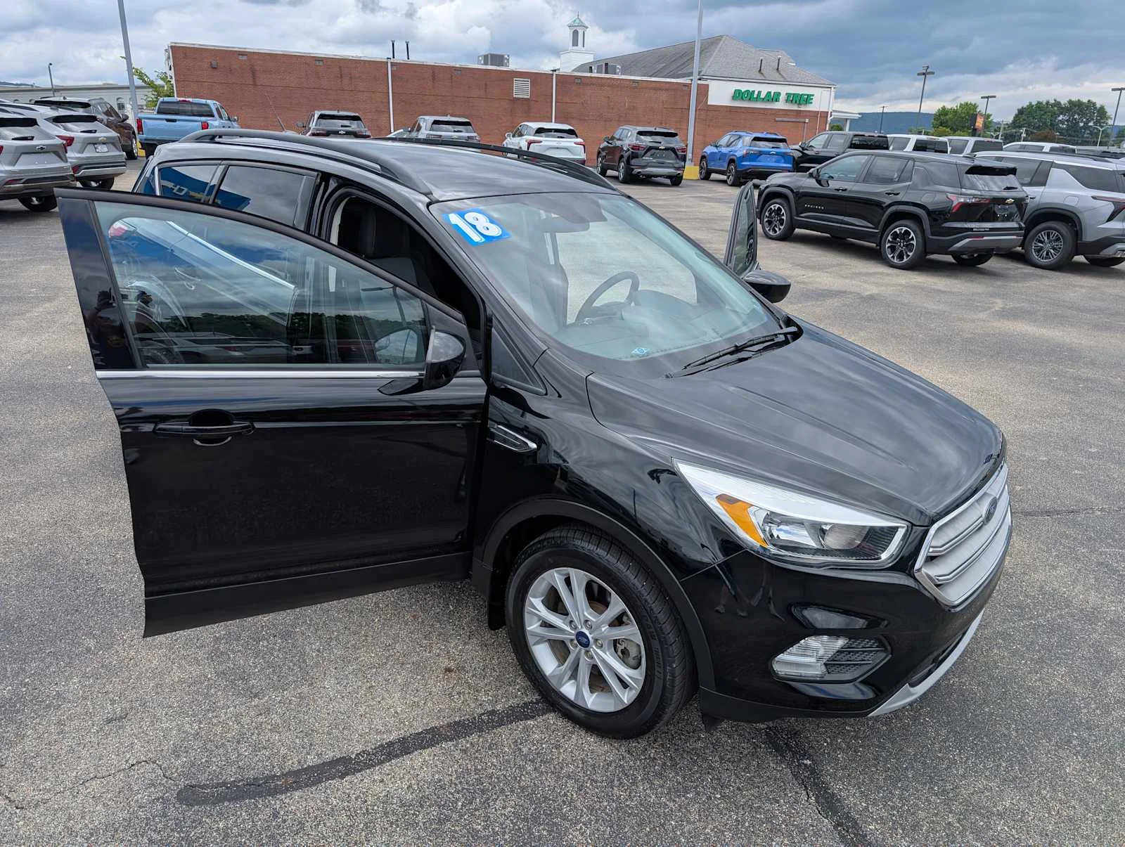 Used 2018 Shadow Black Ford SE image 16