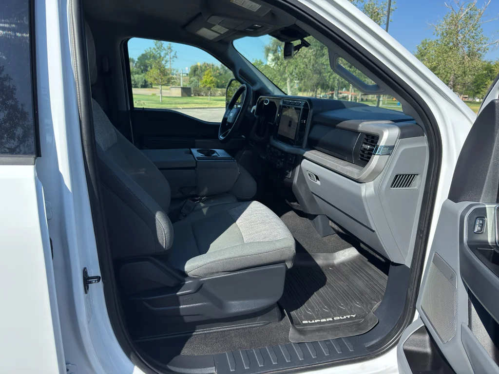 Used 2023 Oxford White Ford XLT image 10
