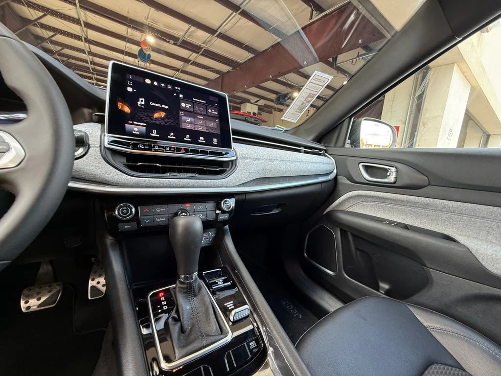 Used 2024 Blue Jeep Latitude image 15