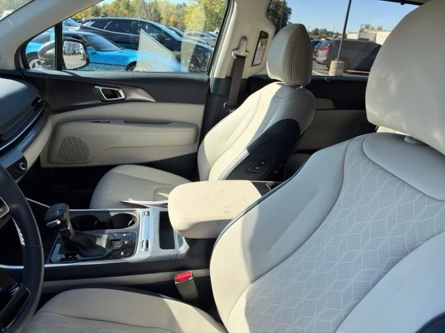 Used 2025 White Kia SX image 9