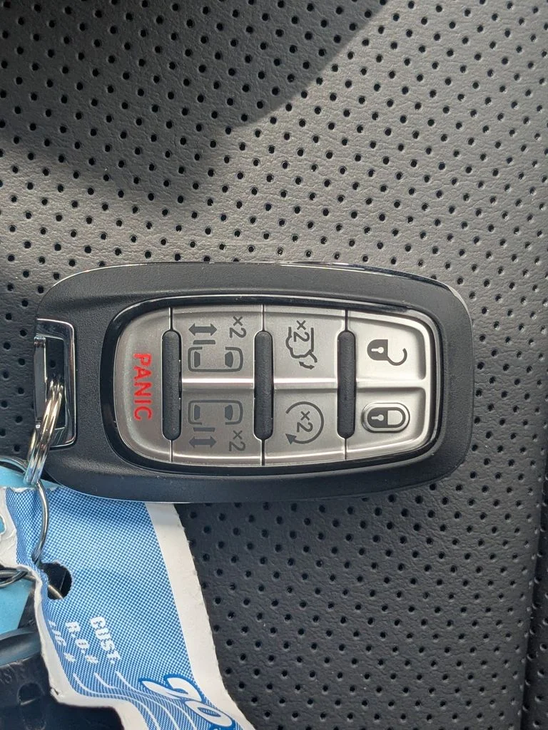 2026 Chrysler Pacifica Limited - Photo 30