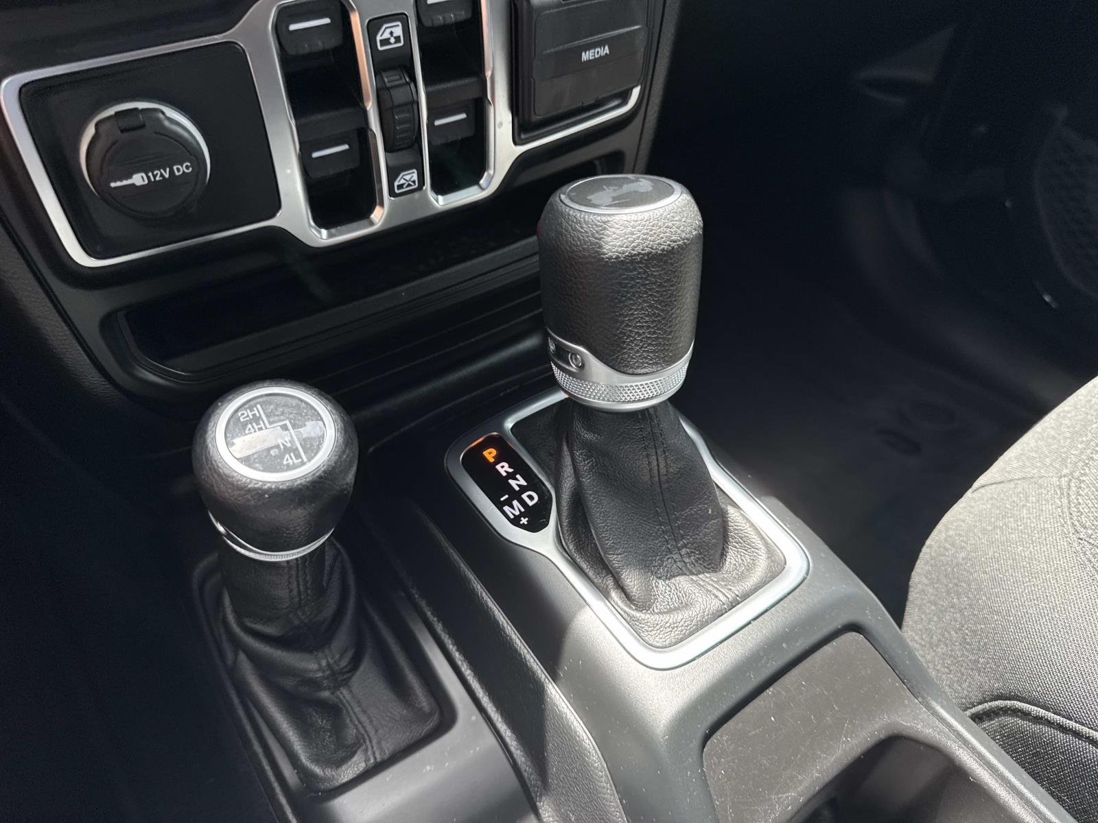 Used 2020 Black Clearcoat Jeep Sport S image 26
