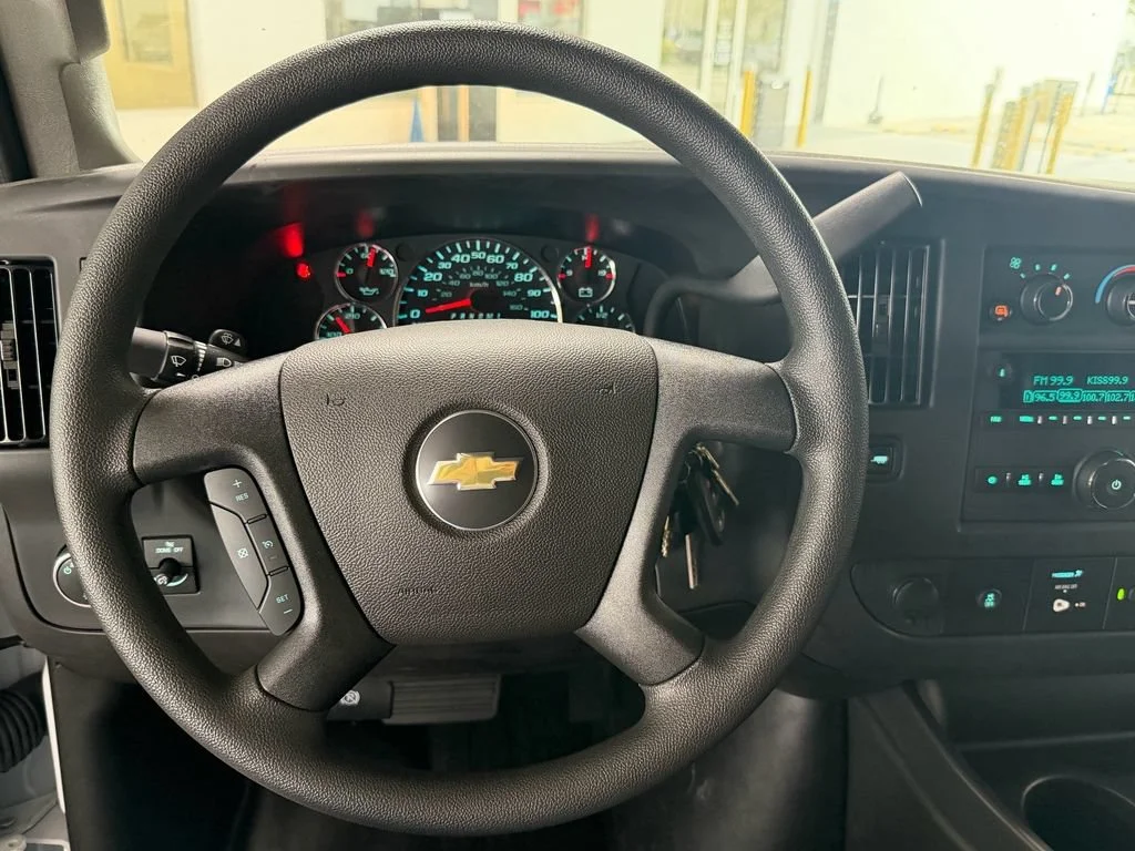 2025 Chevrolet Express Cargo Work Van - Photo 10