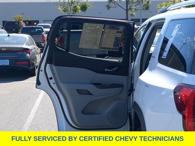 Used 2023 White GMC SLE image 37
