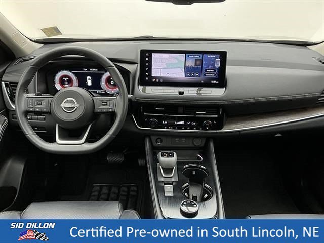 Used 2024 Champagne Silver Metallic Nissan Platinum image 19