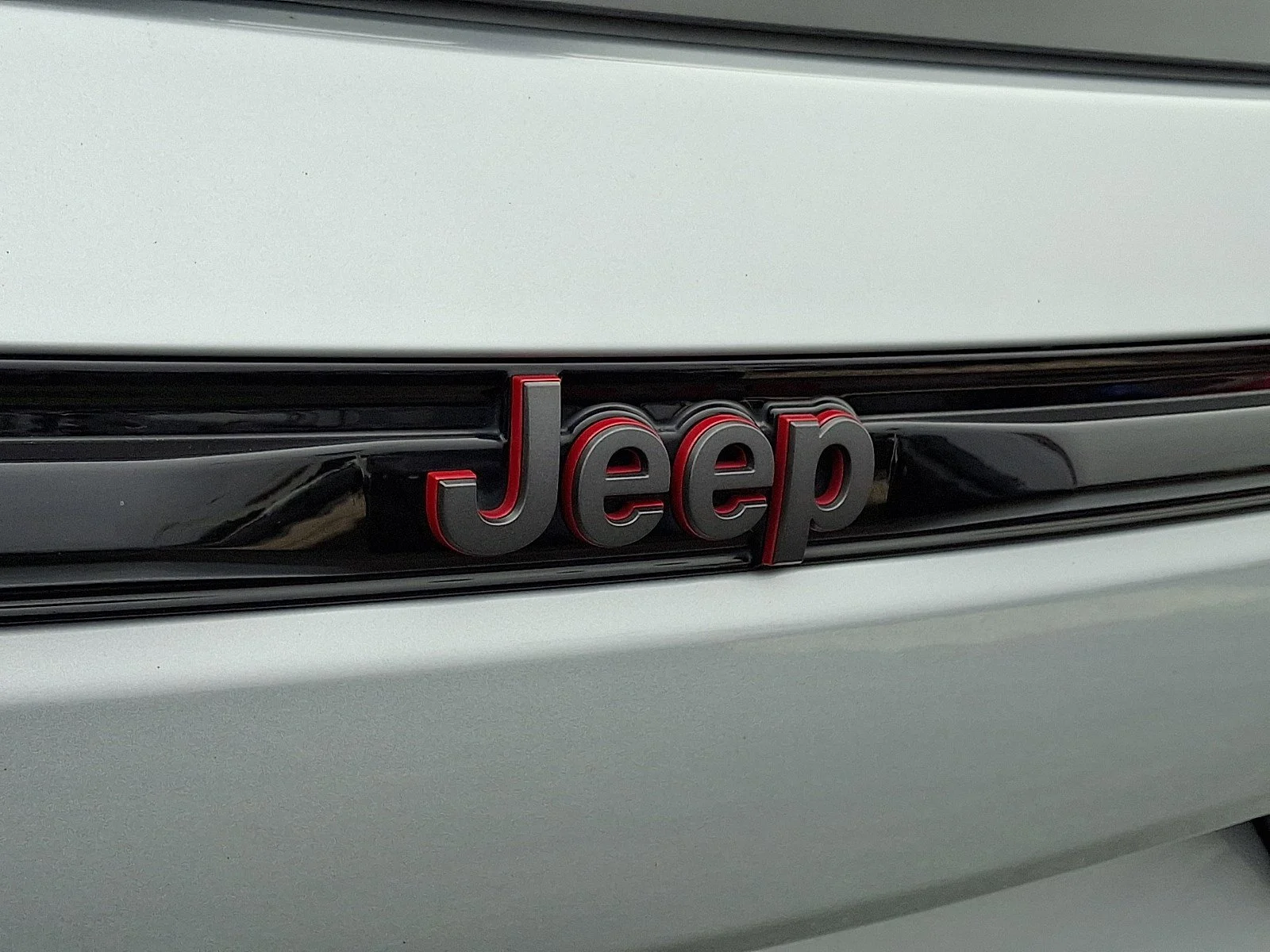 Used 2022 Silver Zynith Jeep Trailhawk image 34
