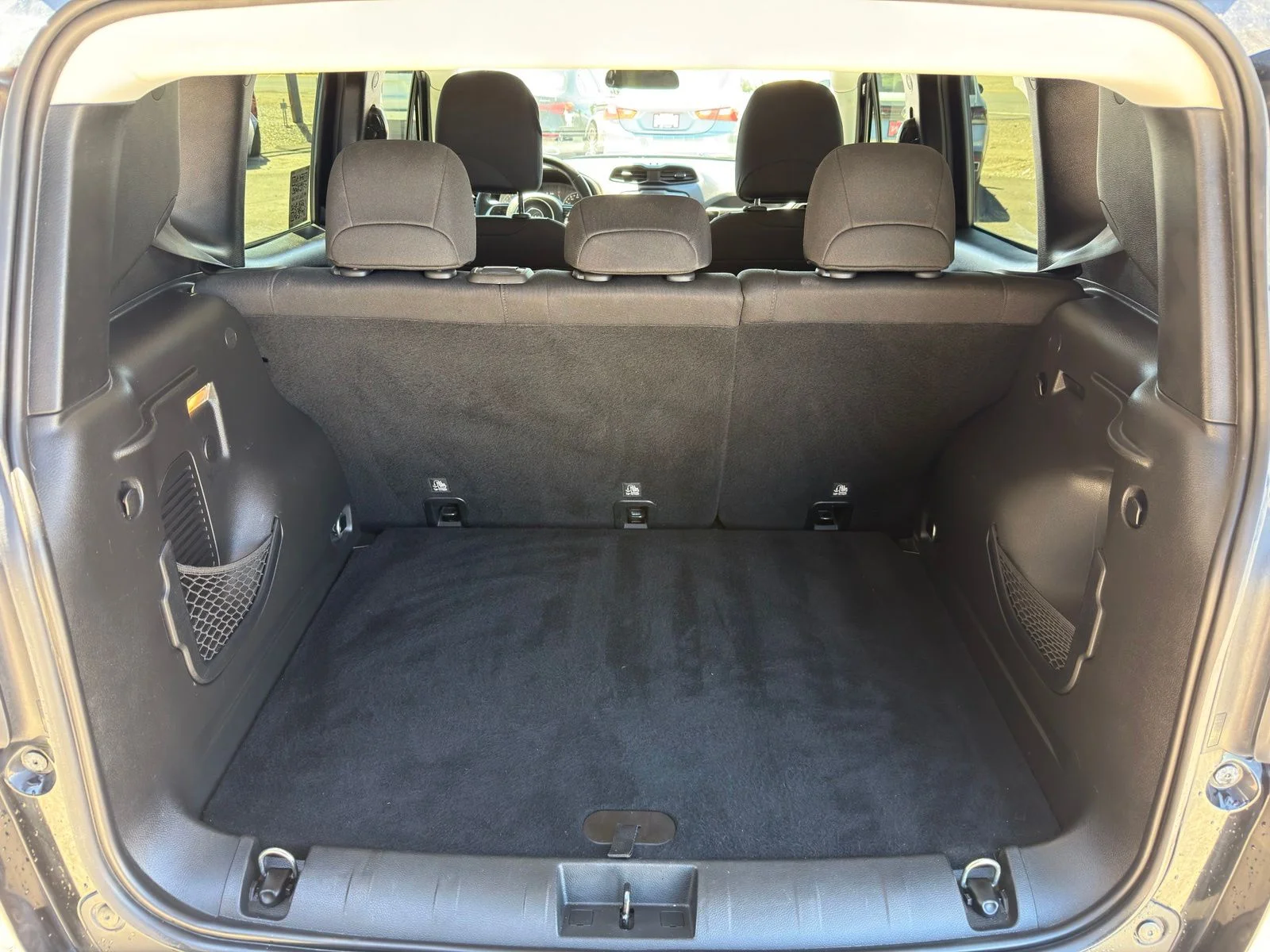 Used 2018 Black Jeep Latitude image 9
