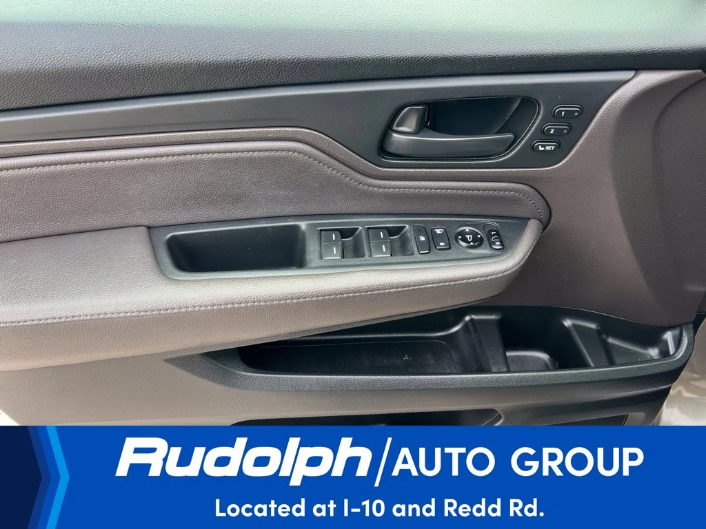 Used 2018 Forest Mist Metallic Honda Touring image 10