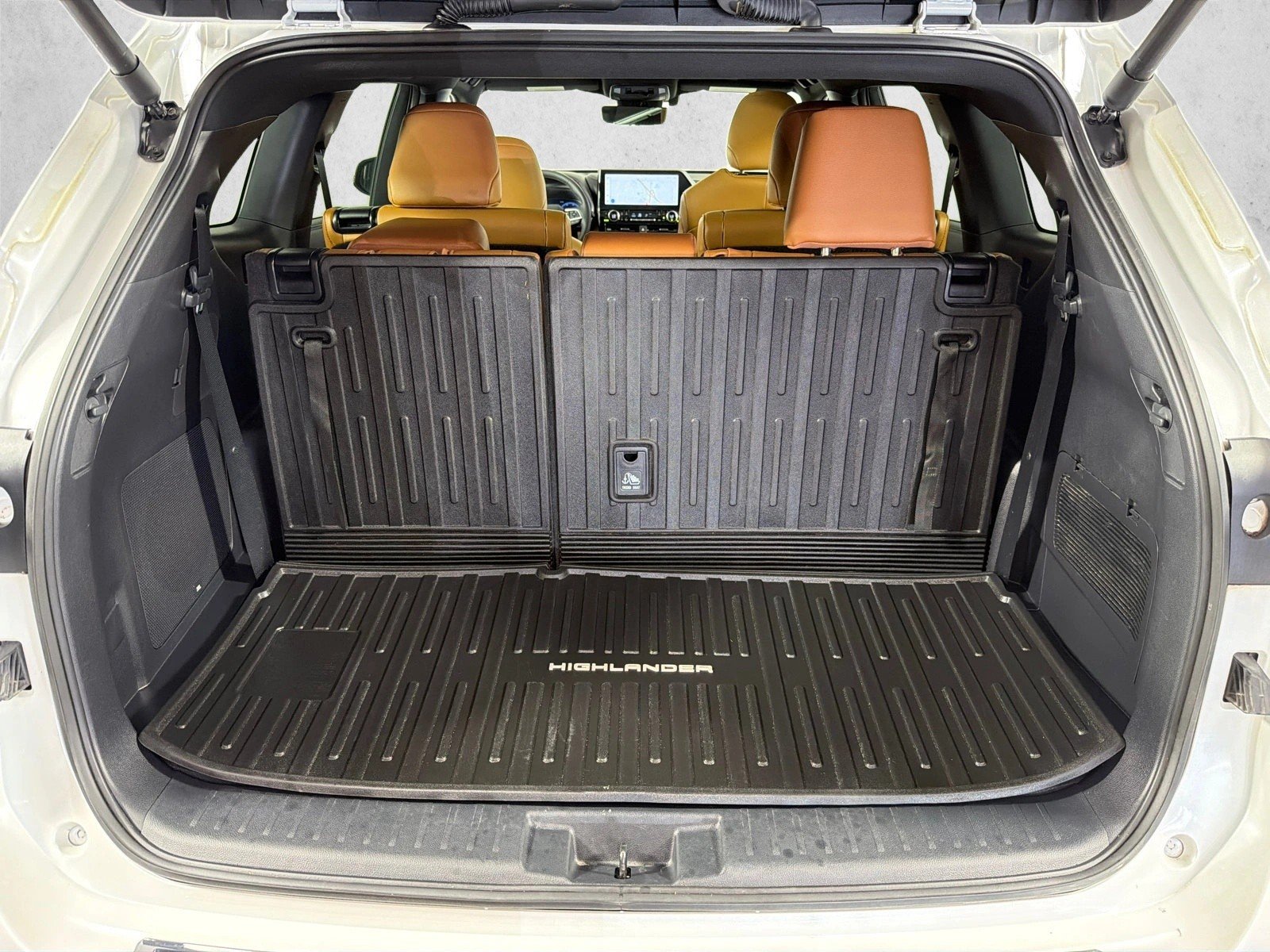 Used 2024 Wind Chill Pearl Toyota Platinum image 20