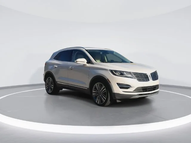 Used 2016 White Lincoln Reserve image 2