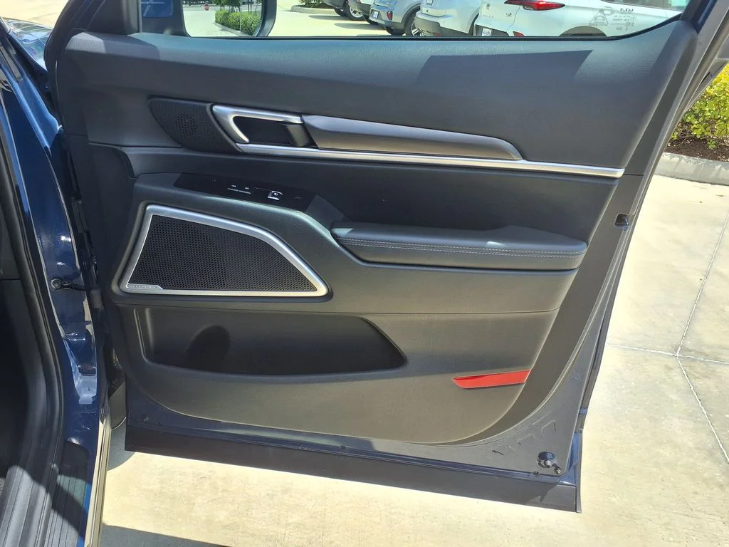 Used 2025 Black Kia S image 24