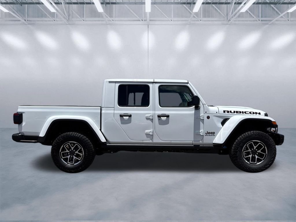 New 2026 Bright White Clear-Coat Exterior Paint Jeep Rubicon image 3