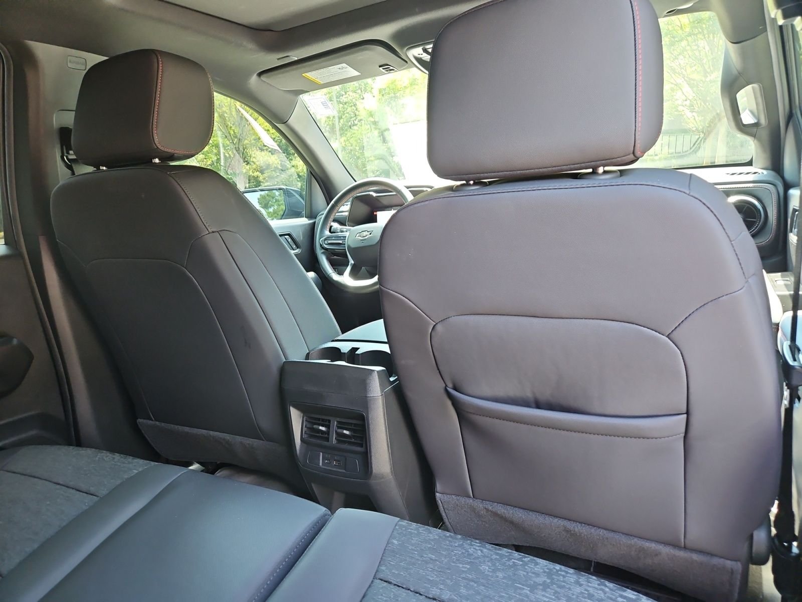 Used 2025 Gray Chevrolet Z71 image 18