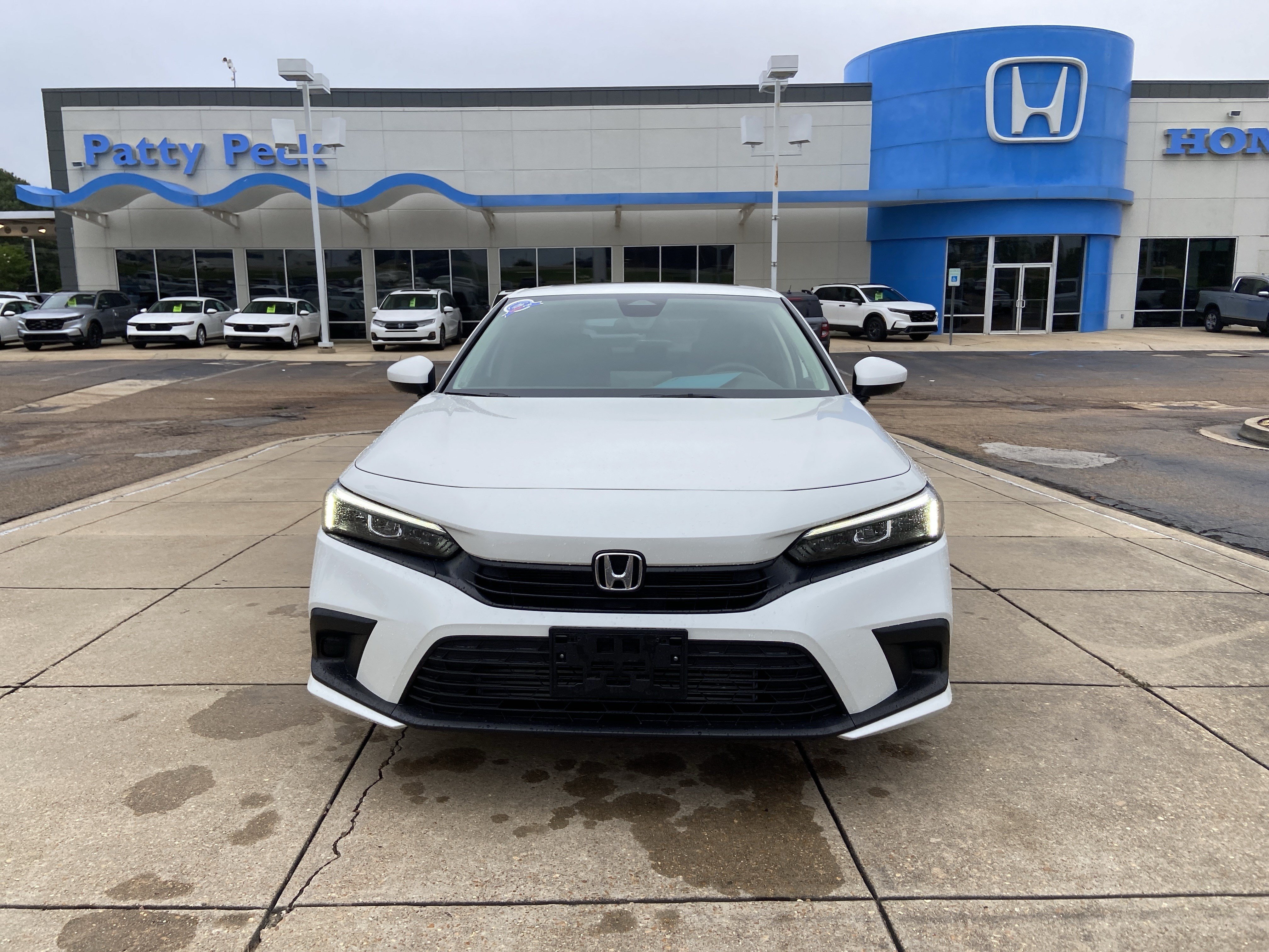 Used 2024 Platinum White Pearl Honda EX image 3