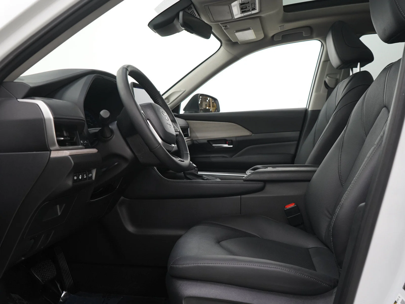Used 2025  Toyota XLE image 26