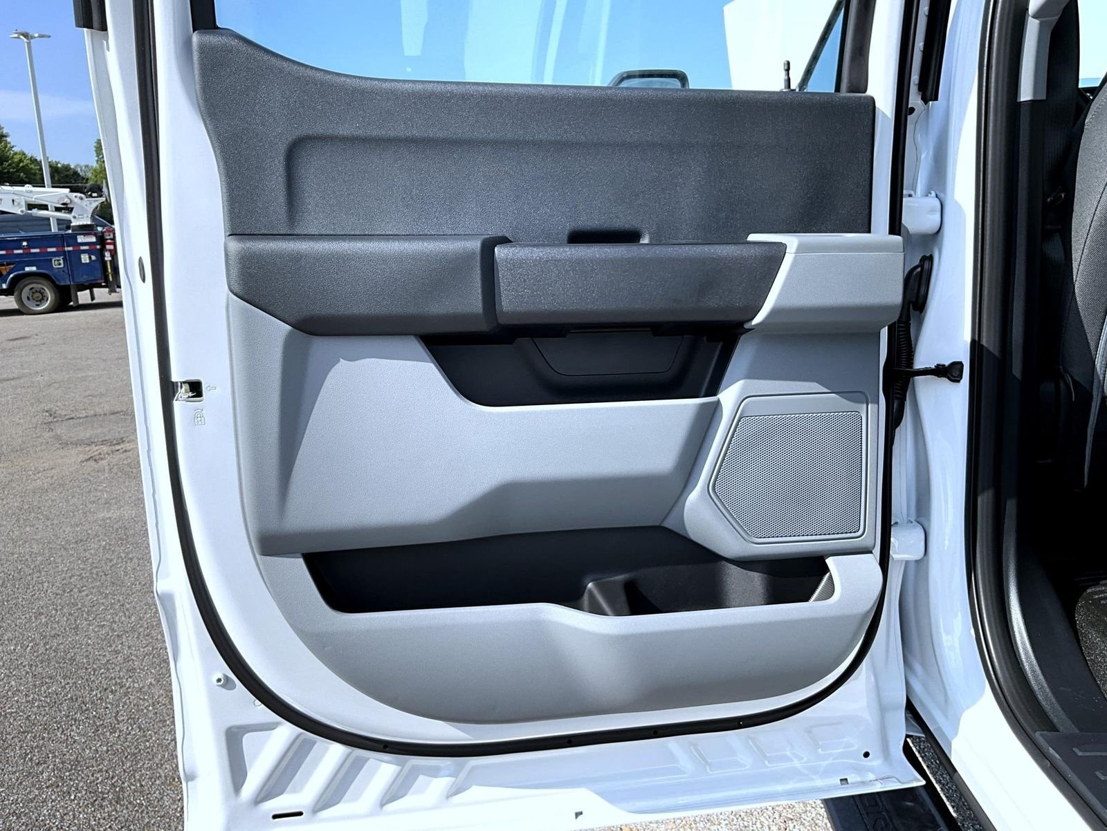New 2026 Oxford White Ford XL image 22