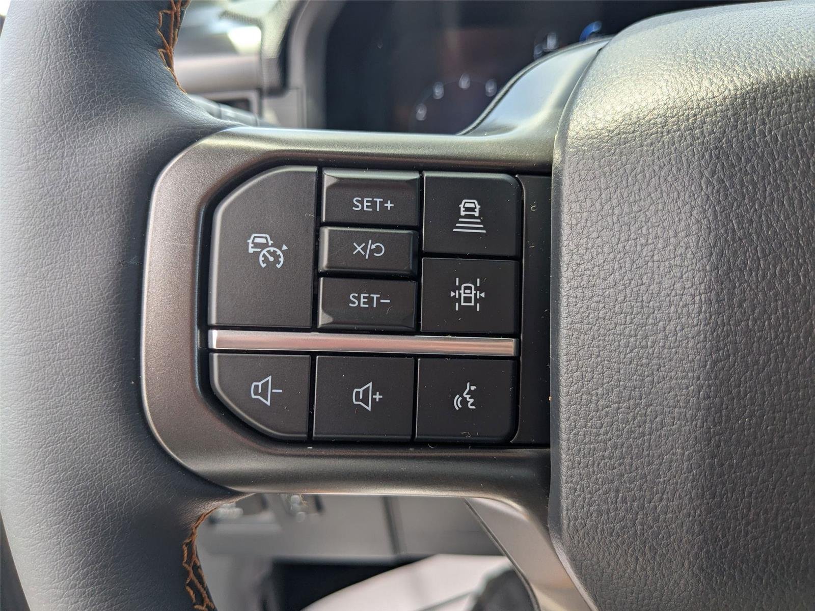 New 2026 Carbonized Gray Metallic Ford Tremor® image 18