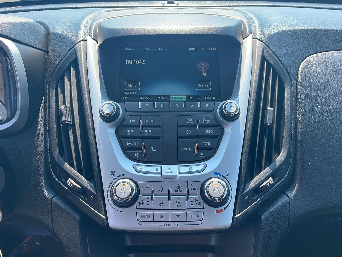 Used 2015 Silver Ice Metallic Chevrolet LT image 20