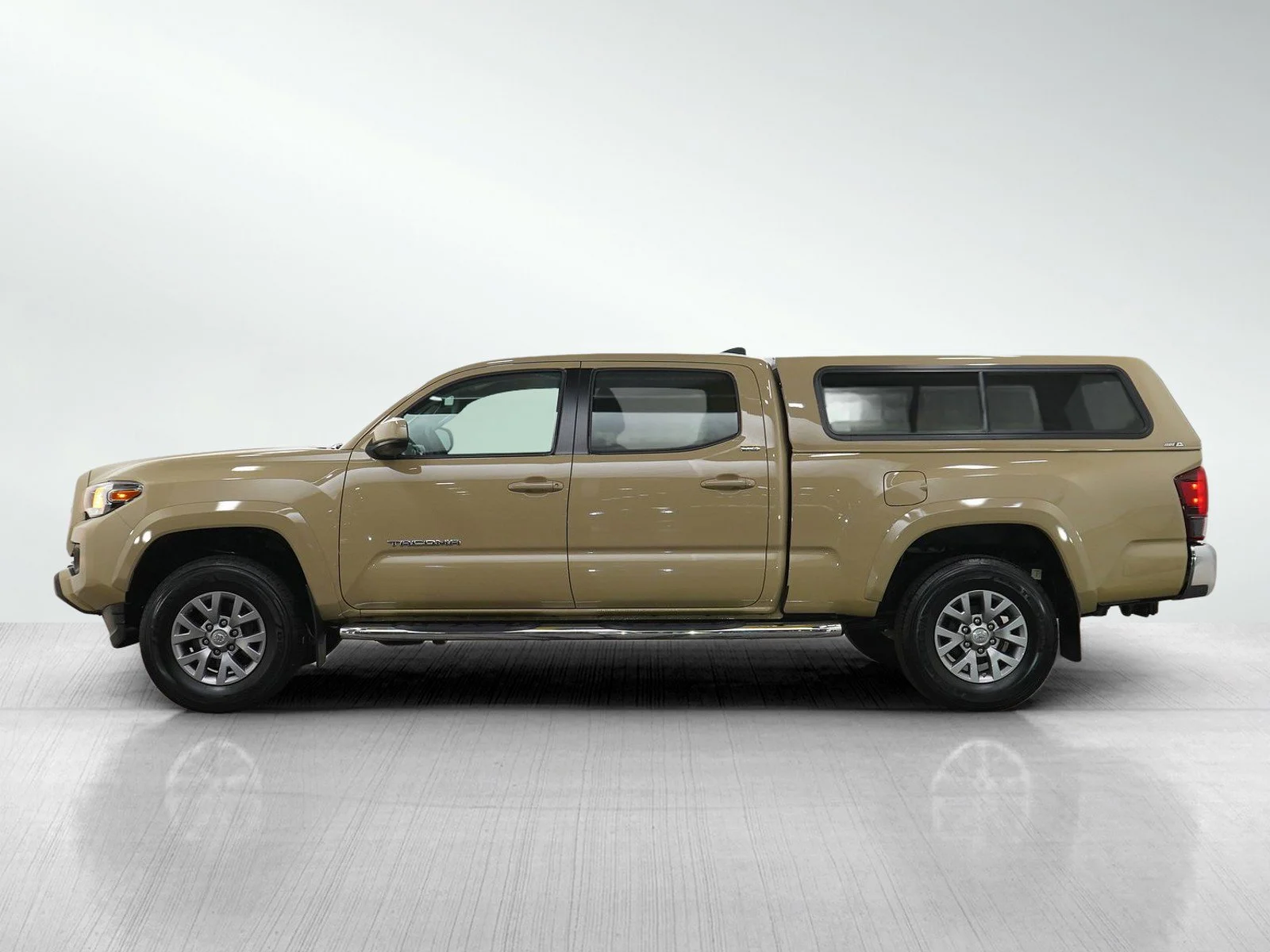 Used 2018 Toyota Tacoma SR5 with VIN 5TFDZ5BN2JX032261 for sale in South Saint Paul, Minnesota
