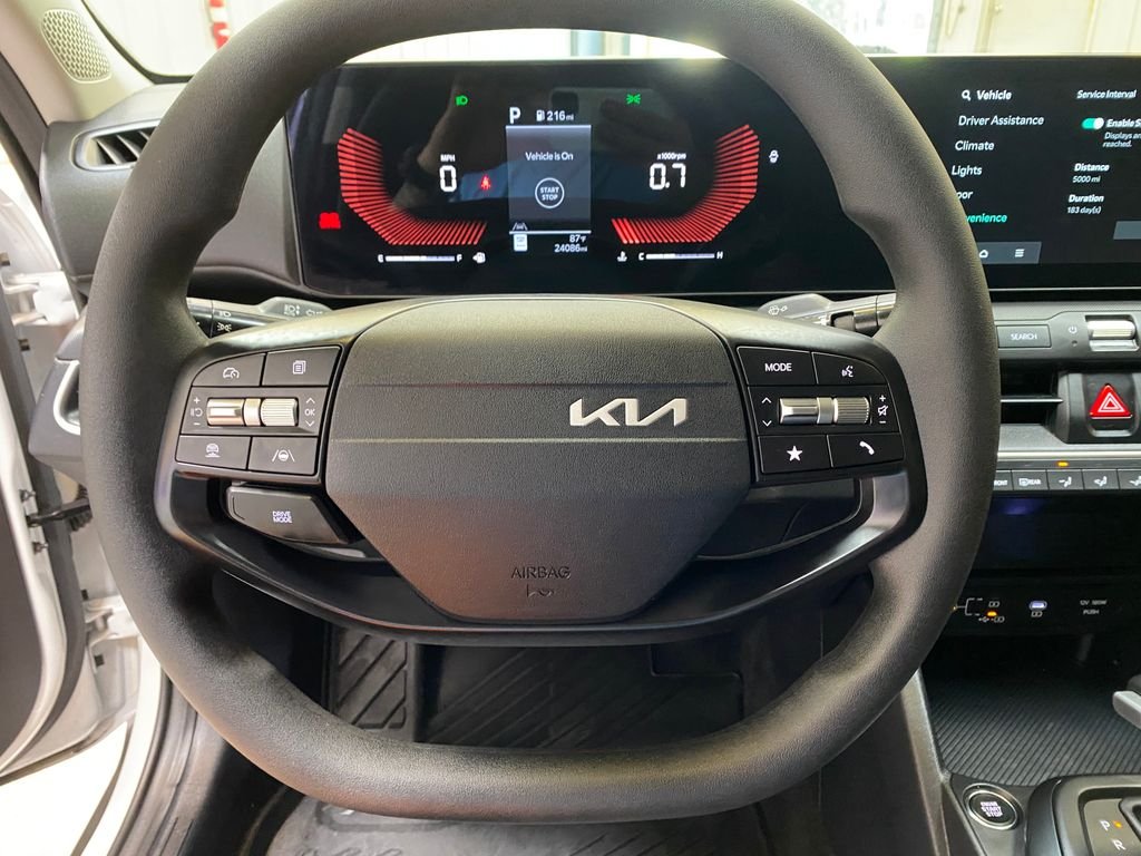 Used 2025 White Kia LXS image 30