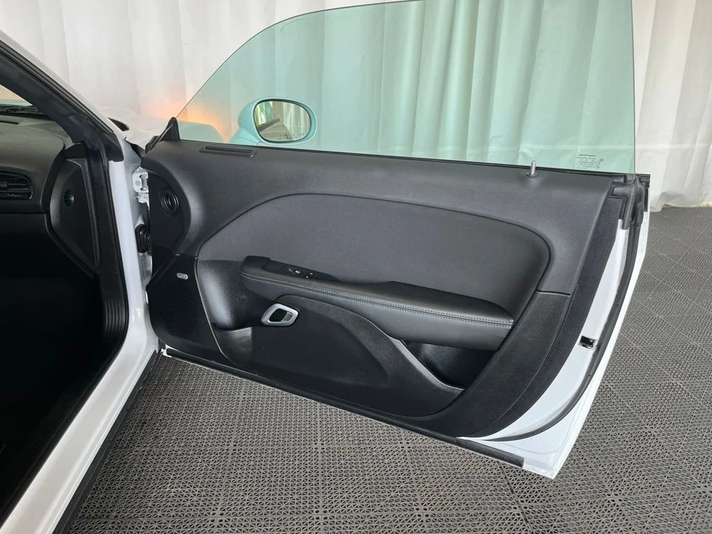 Used 2023 White Dodge SXT image 18