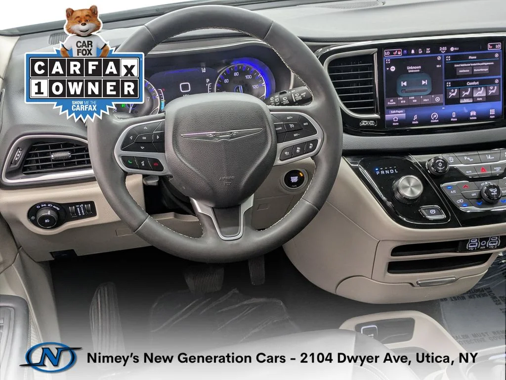 Used 2024 White Chrysler Touring L image 4