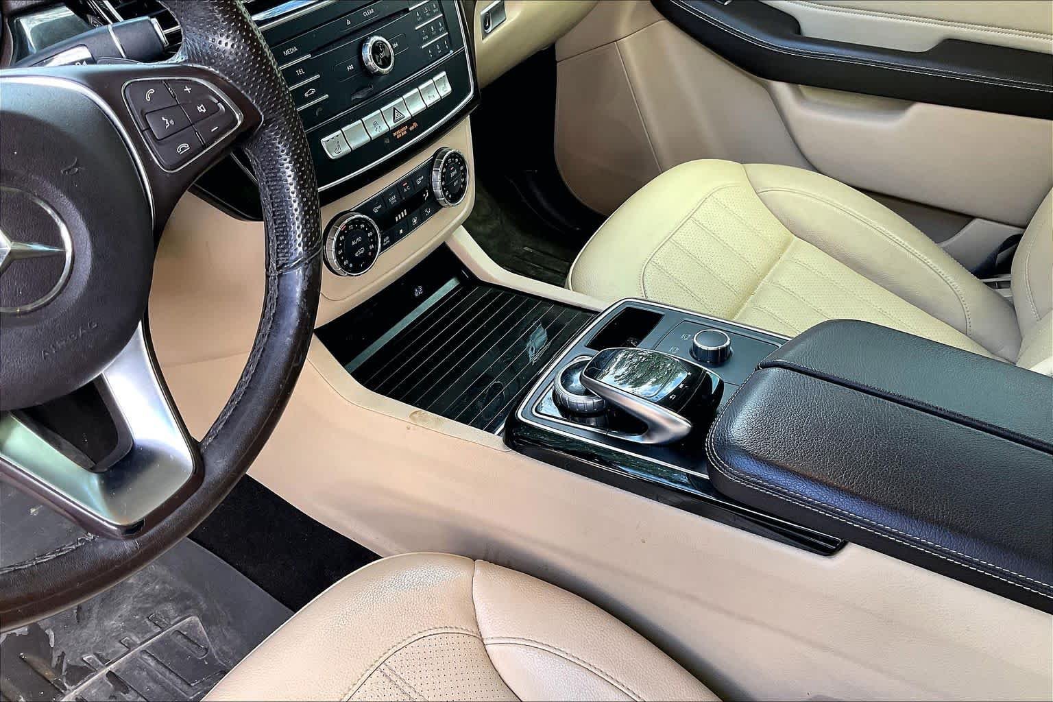 Used 2017 Brilliant Blue Metallic Mercedes-Benz GLE 350 image 16