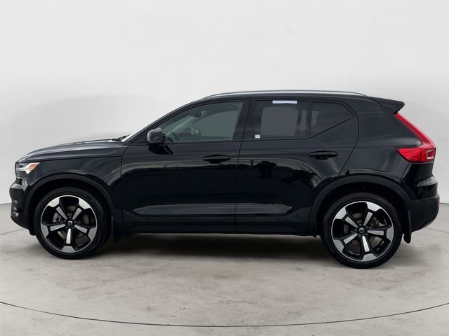 Used 2020 Black Volvo Momentum image 8