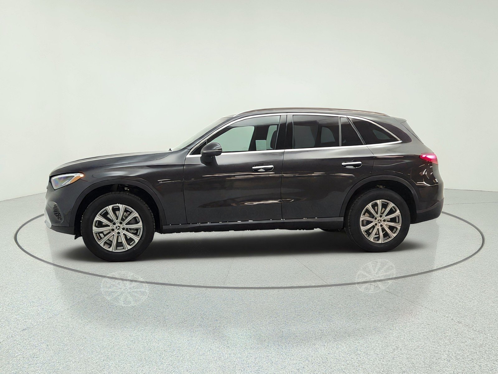 New 2027 Graphite Grey Metallic Mercedes-Benz GLC 300 SUV image 8
