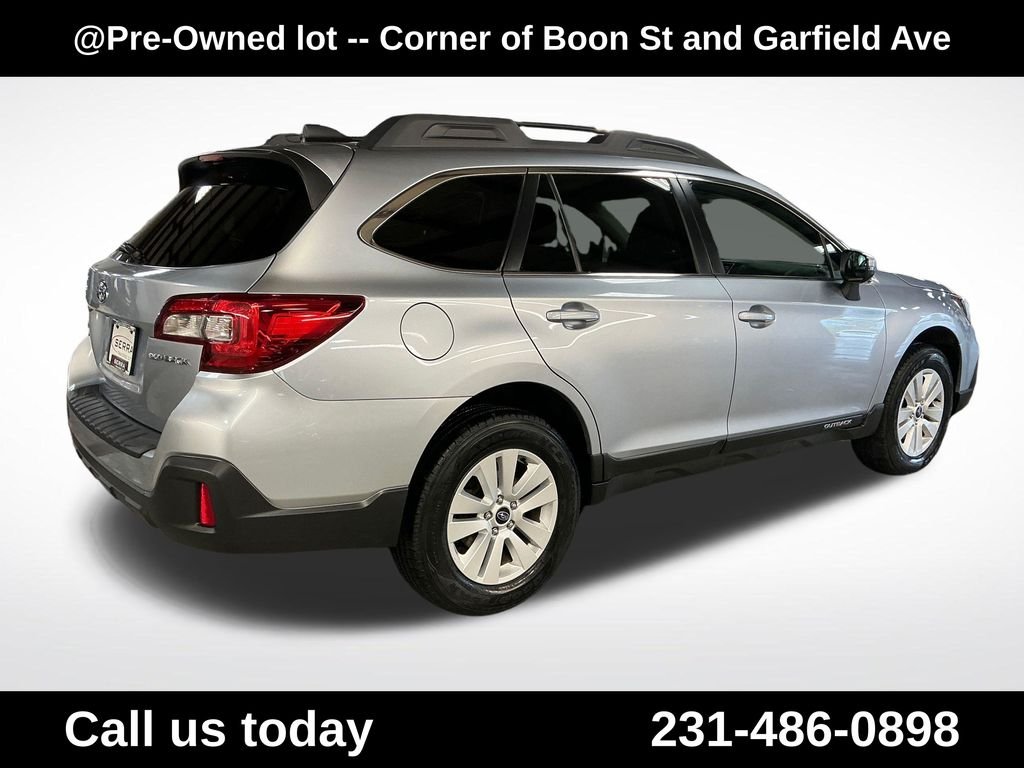 Used 2018 Silver Subaru 2.5i Premium image 5