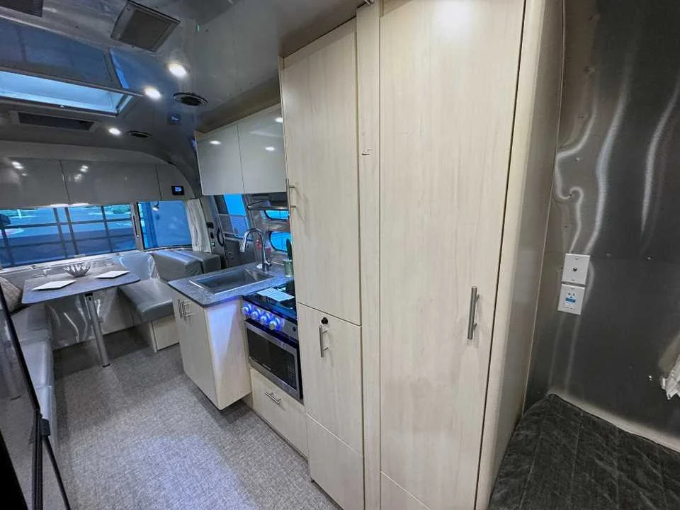 Used 2022 SILVER AIRSTREAM  image 22