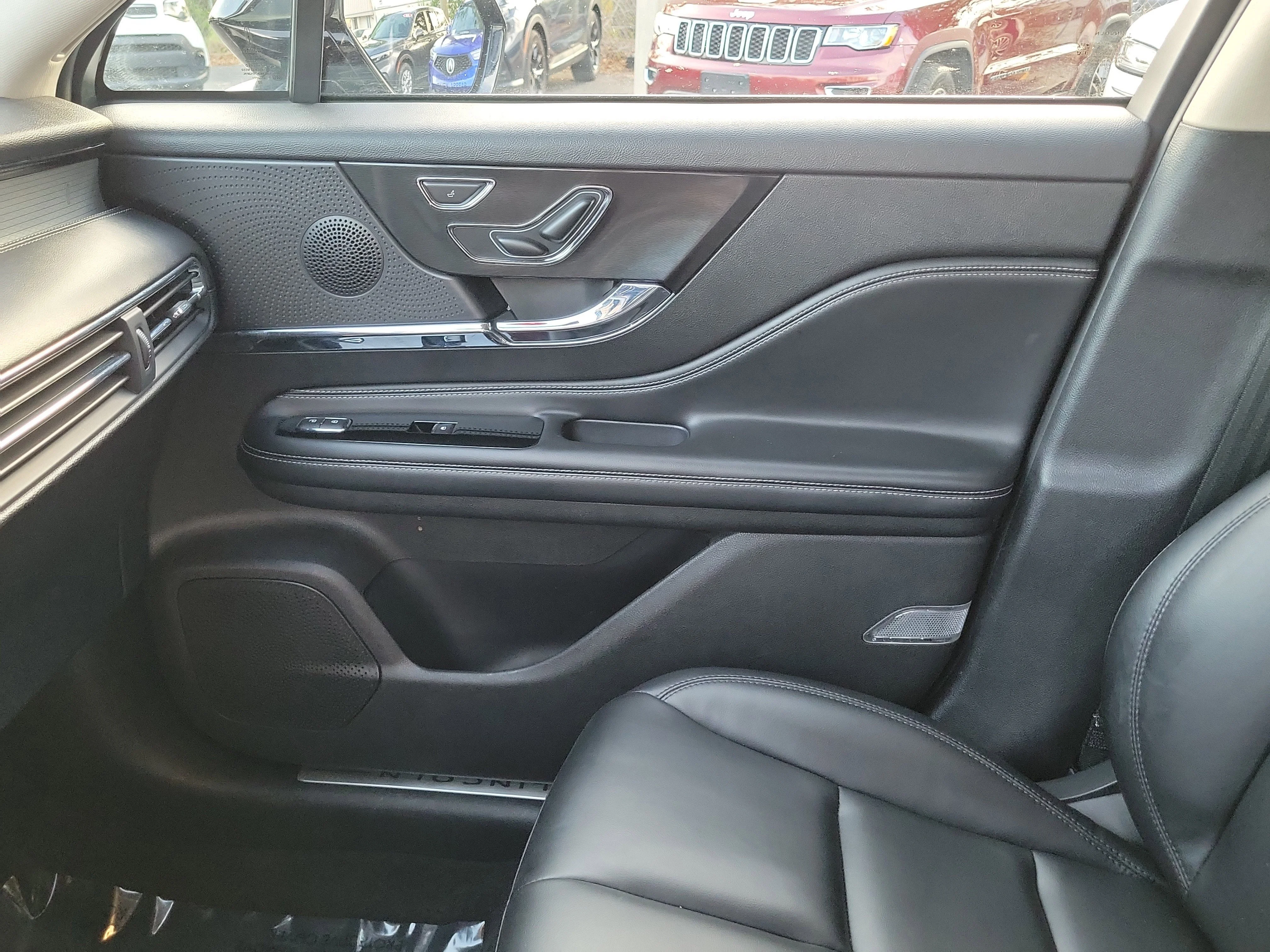 Used 2023 Black Metallic Lincoln Standard image 30
