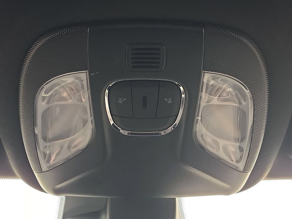 Used 2023  Jeep Limited image 25