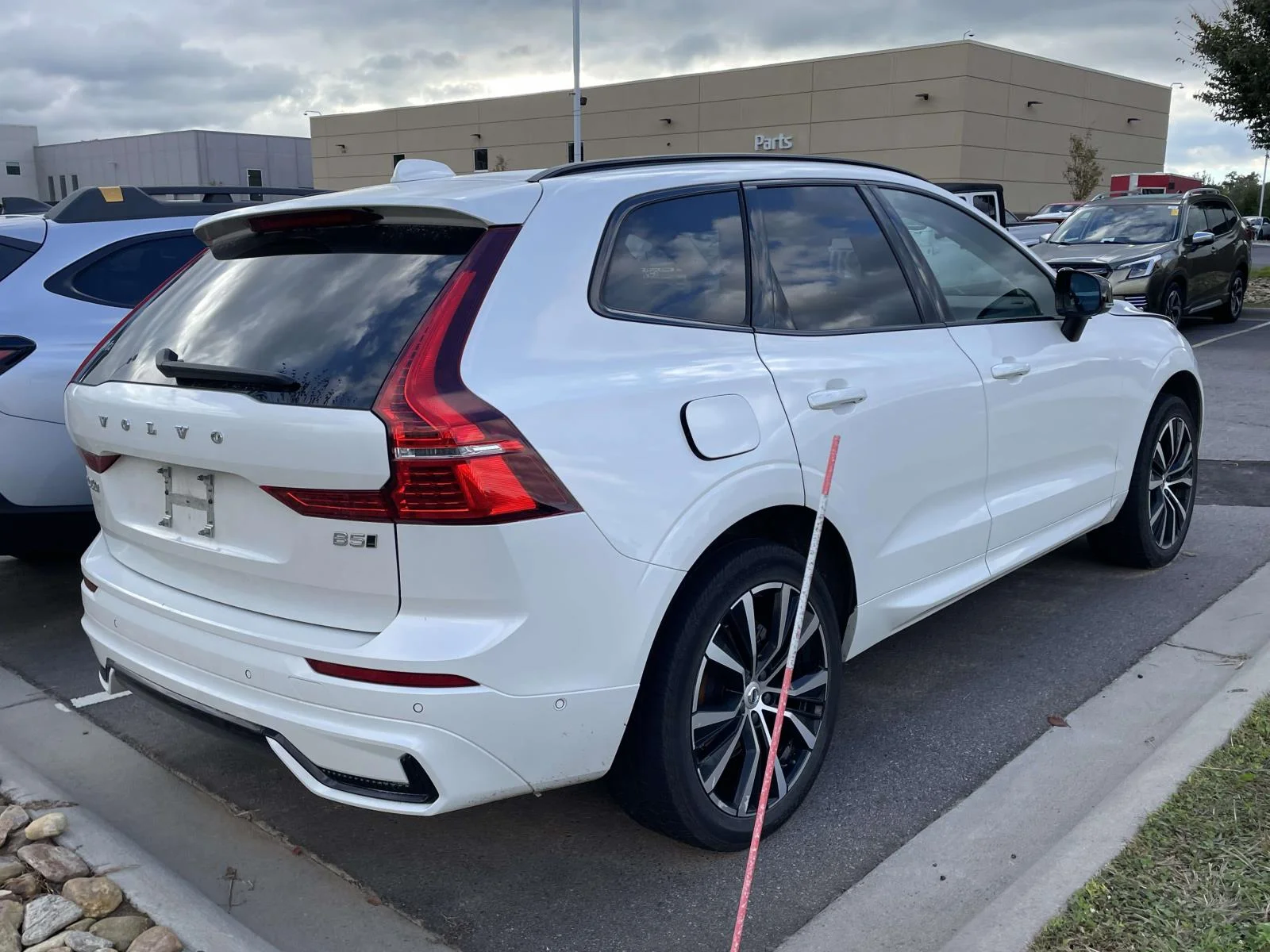 Used 2024 Crystal White Metallic Volvo Ultimate Dark Theme image 4